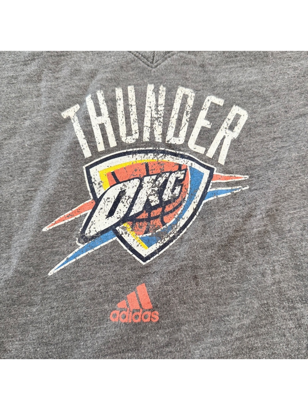 Oklahoma City Thunder OKC Adidas Women’s L Gray V-Neck T-Shirt NBA Basketball - Picture 2 of 4
